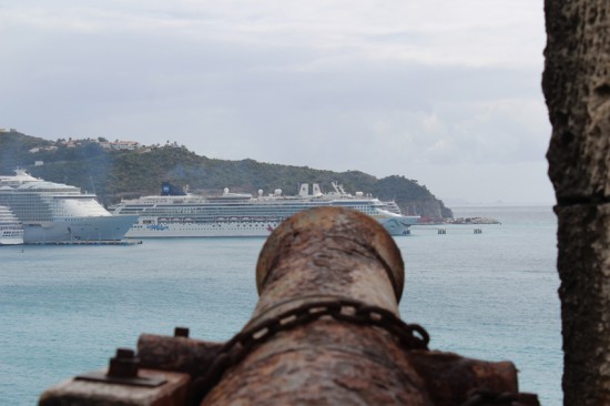 Unser Schiff unter Beschuss Unser Schiff unter Beschuss