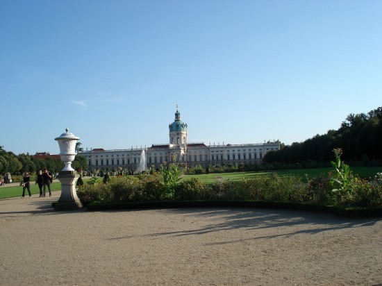Barockgarten, erschafft durch Simeon Godeau im 17. Jahrhundert Barockgarten, erschafft durch Simeon Godeau im 17. Jahrhundert