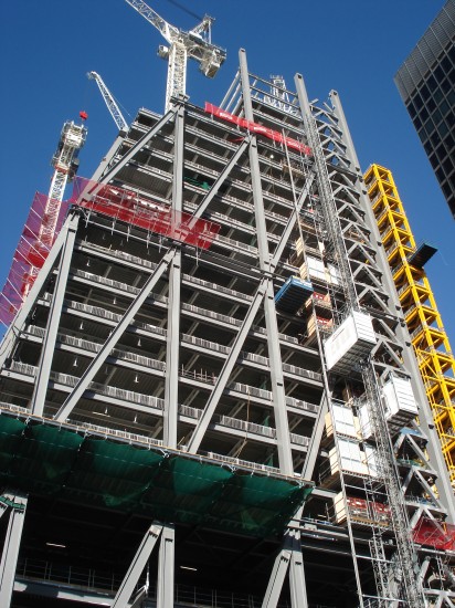 Dieser zukünftig 288 m hohe Bau wurde vom Architekturbüro Kohn Pedersen Fox Dieser zukünftig 288 m hohe Bau wurde vom Architekturbüro Kohn Pedersen Fox