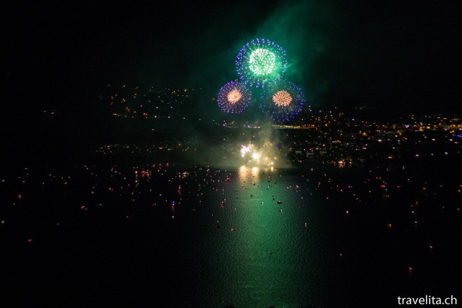 Feuerwerk Spiez - Blau - Gold Feuerwerk Spiez - Blau - Gold