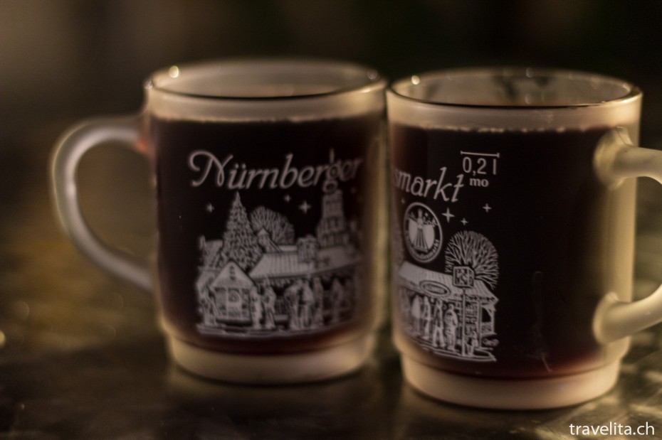 Glühweinbecher am Nürnberger Christkindlesmarkt Glühweinbecher am Nürnberger Weihnachtsmarkt