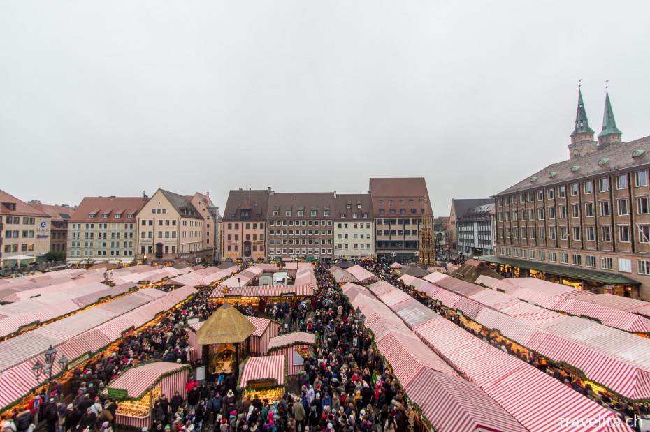 Sicht von oben über den Nürnberger Christkindlesmarkt Sicht von oben über den Nürnberger Christkindlesmarkt