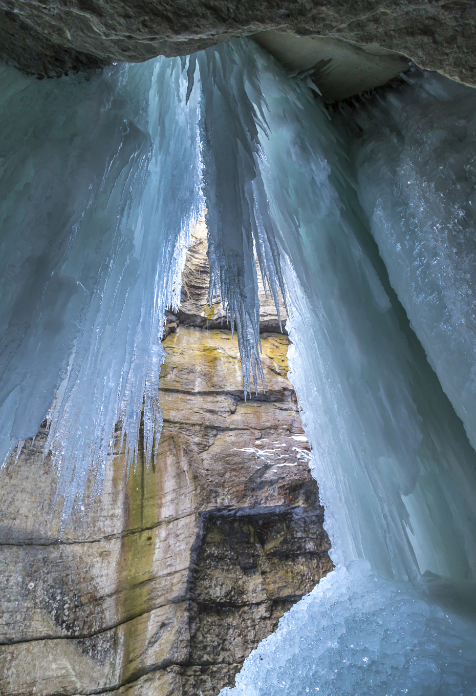 Jasper-Maligne-Canyon-Icewalk