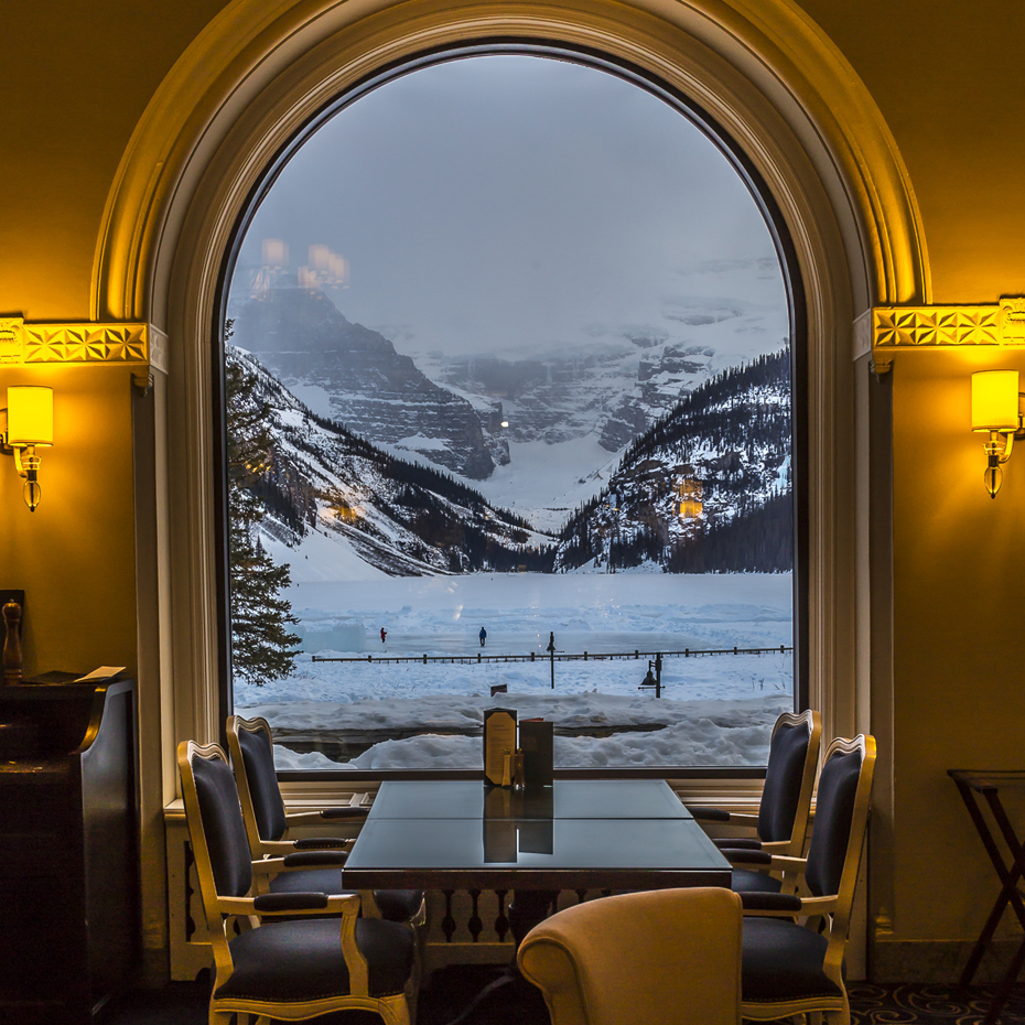 Lakeview-Lounge-Fairmont-Lake-Louise