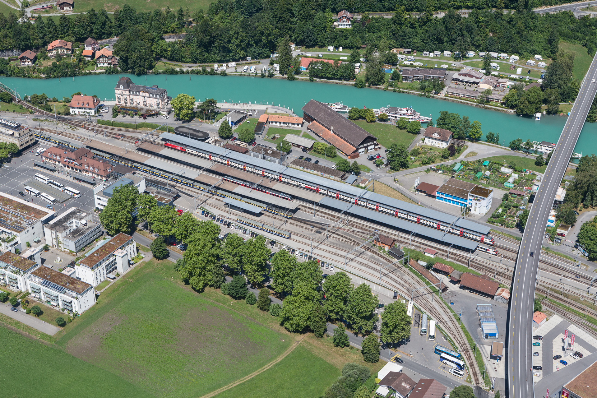 Mamo-Photography-Zepellin-Interlaken-Bahnhof