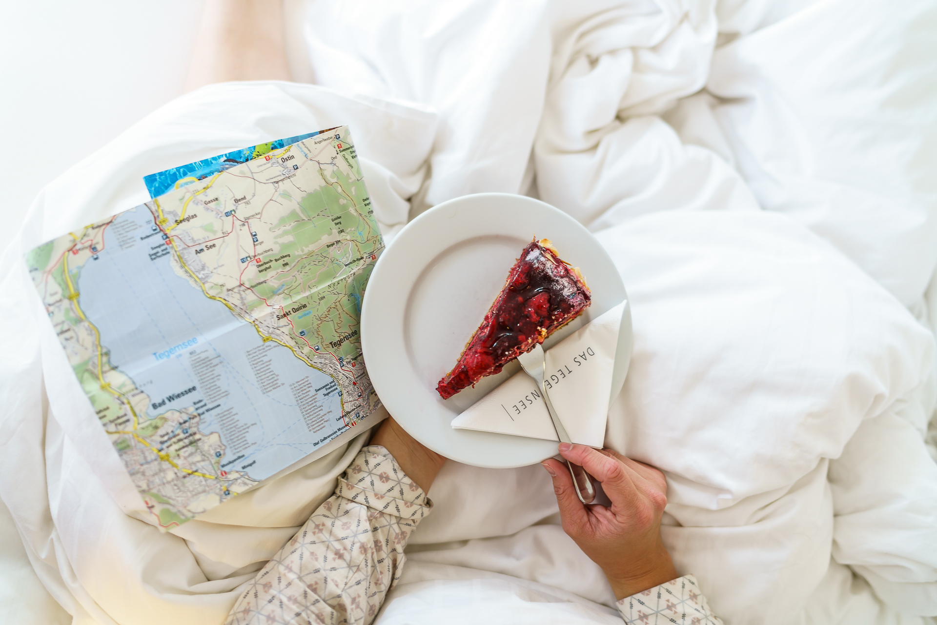 Relaxing-Kuchen-im-Bett