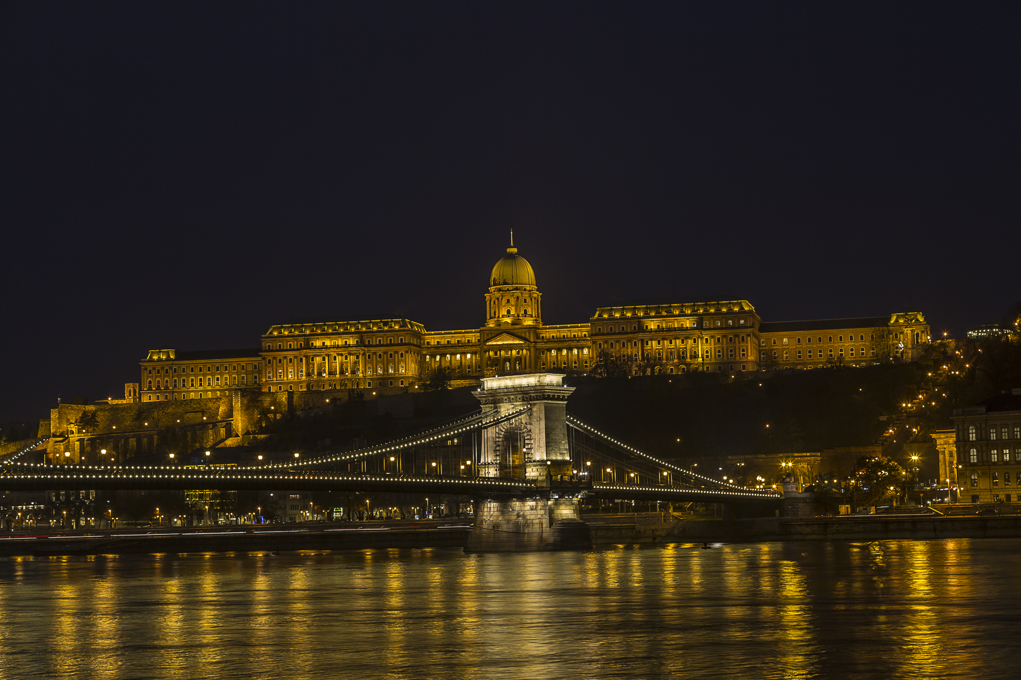 Buda-hill-by-night