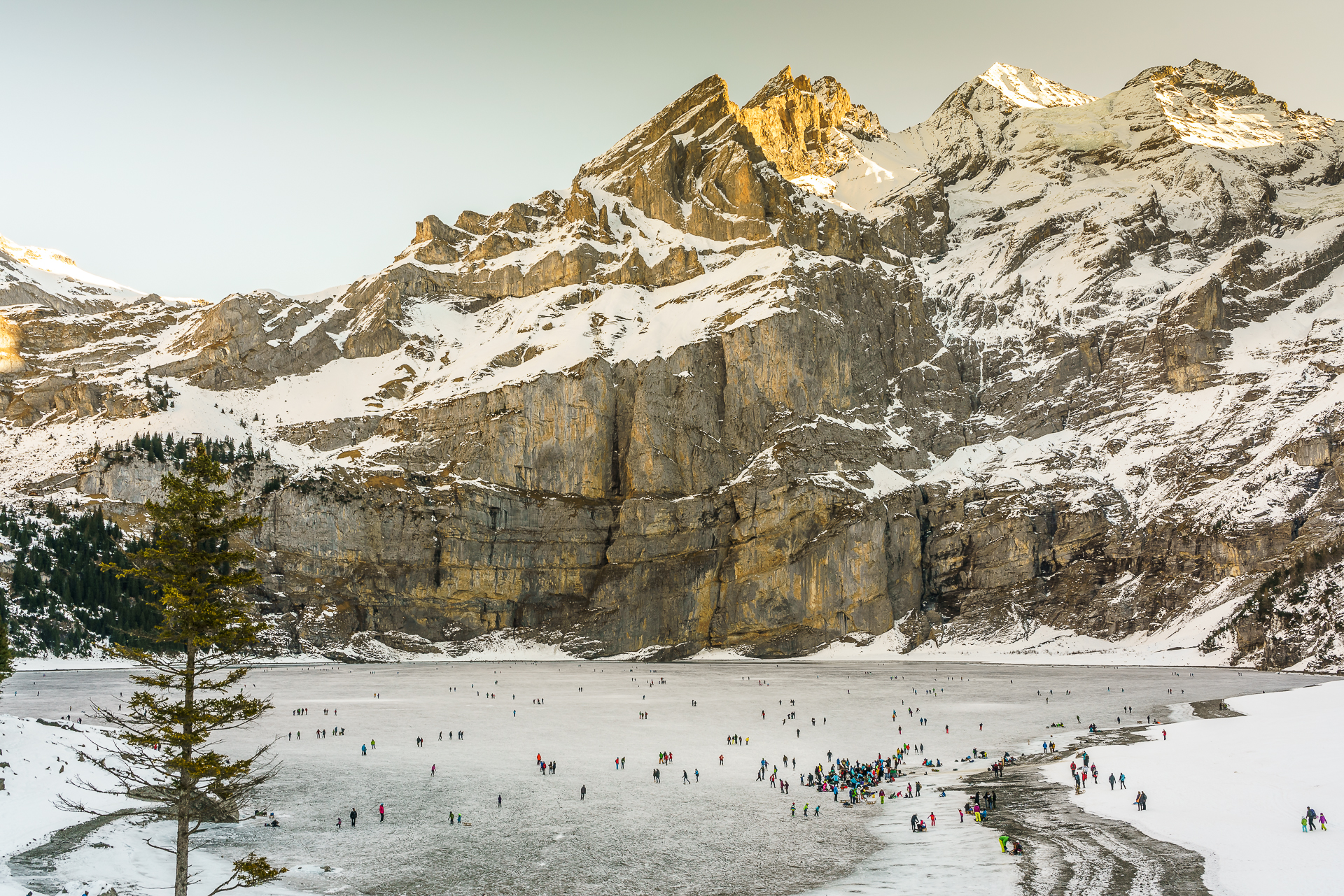 Winter-Oeschinensee-Eislaufen