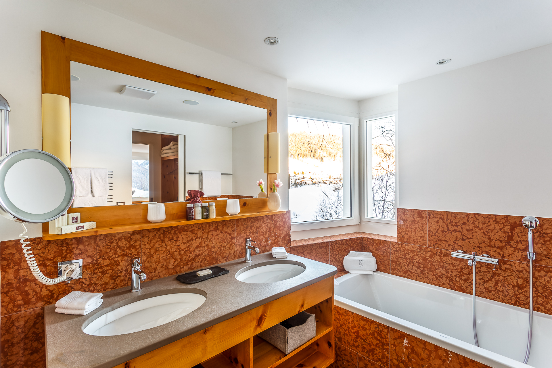 Badezimmer-Suite-Hotel-Paradies