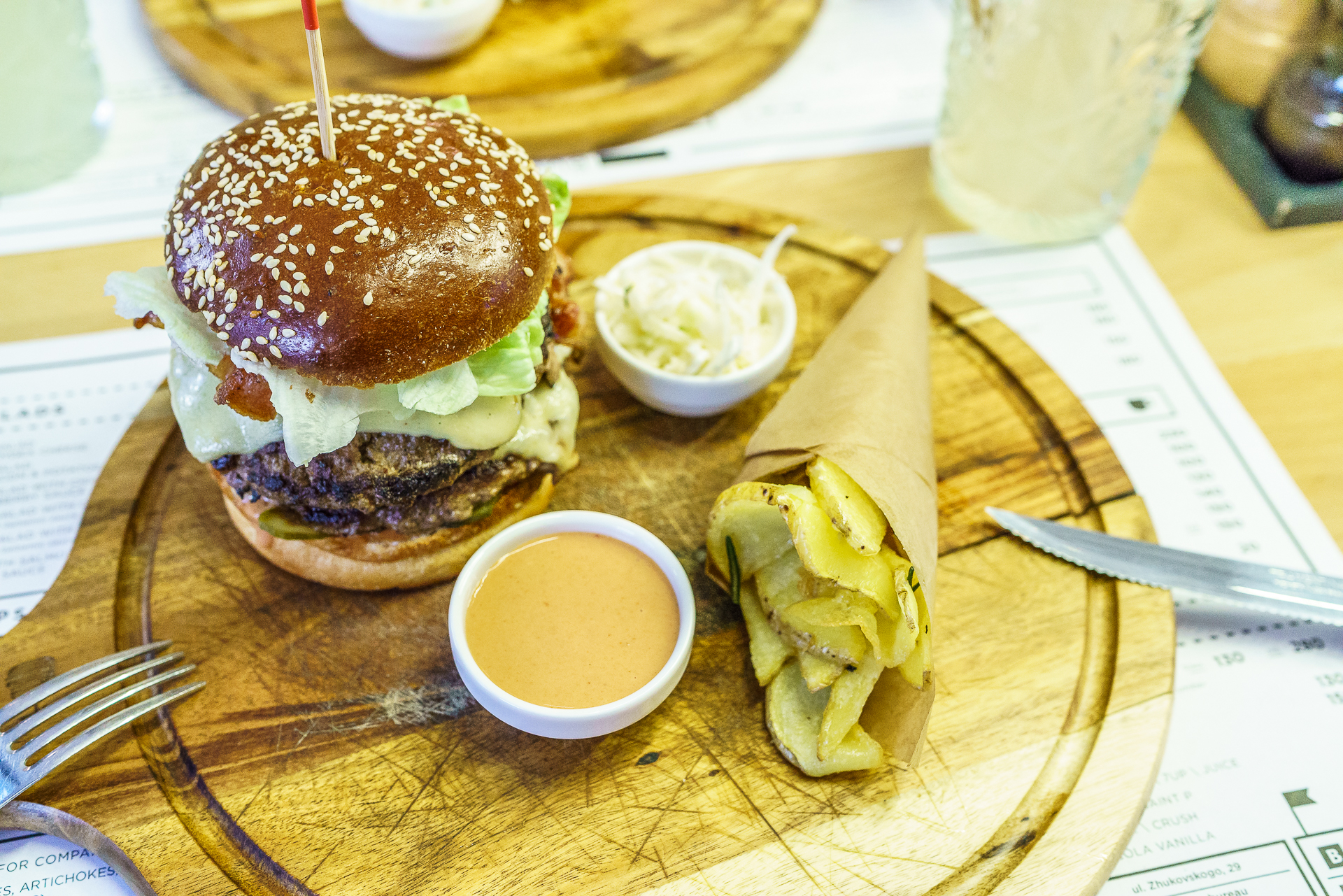 Buro-Cafe-Bar-Burger-Sankt-Petersburg