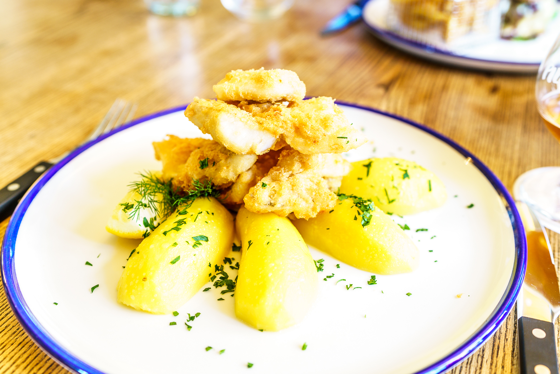 Zander-im-Bierteig-Hotel-Krone-Gottlieben