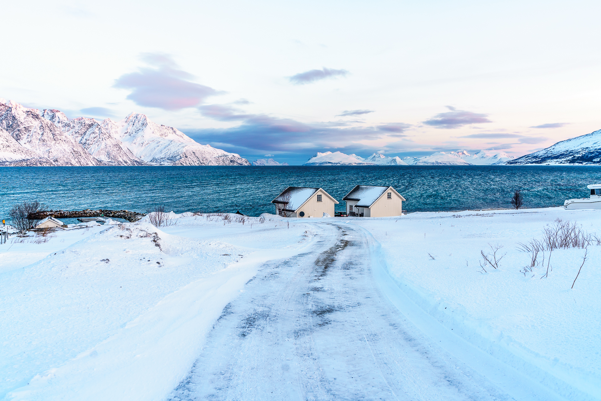 spakenes-sjobuer-lyngenfjord-2