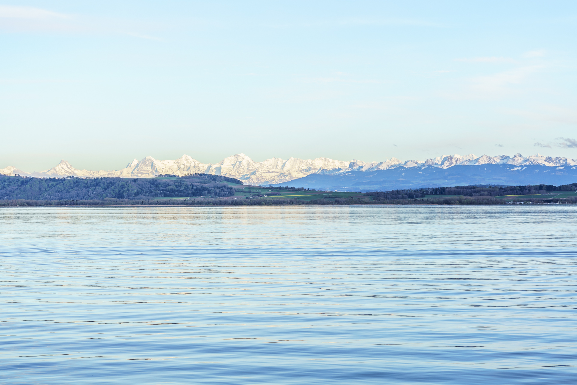 Neuenburgersee-Eiger-Moench-Jungfrau