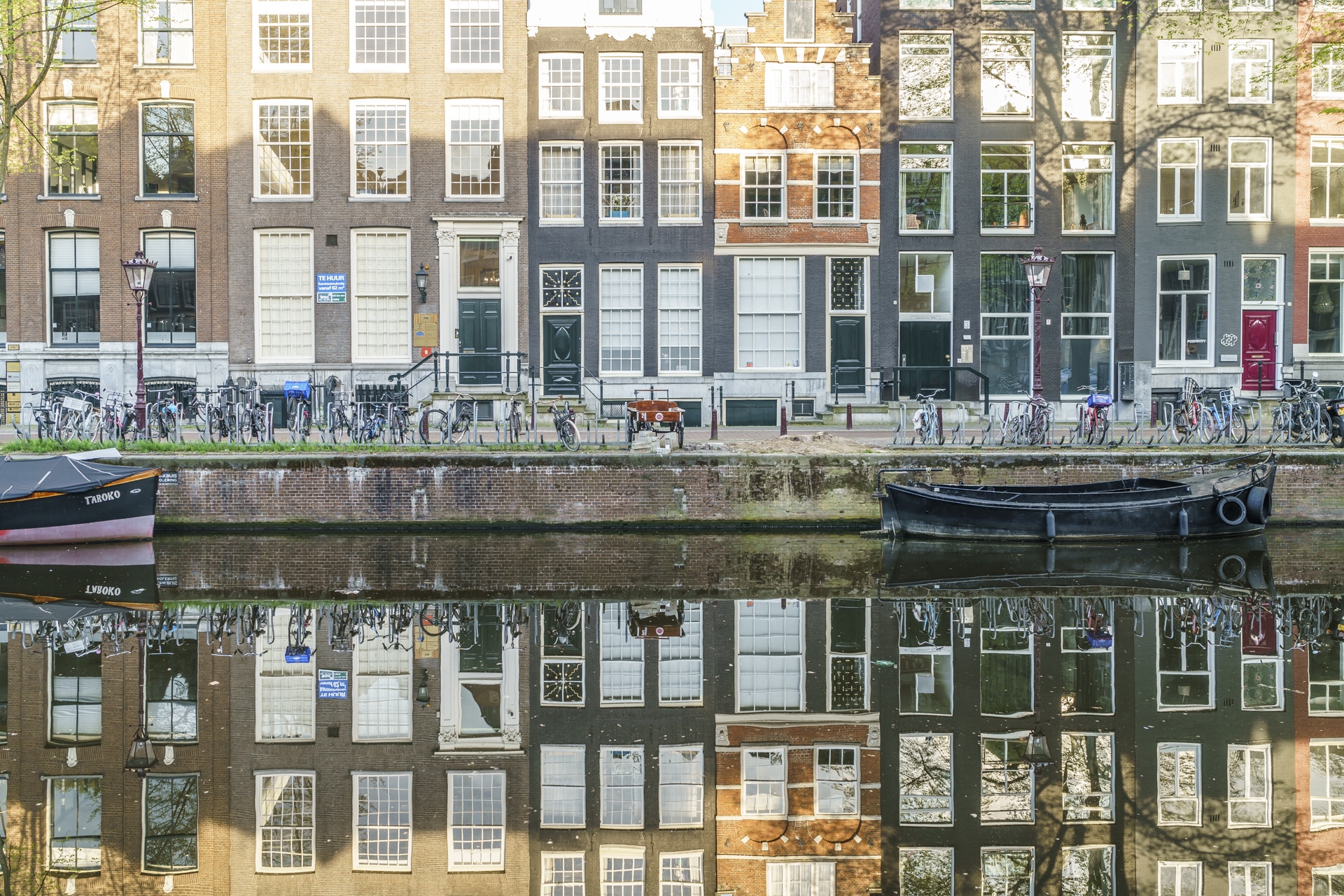 Amsterdam-Spiegelung-Grachten