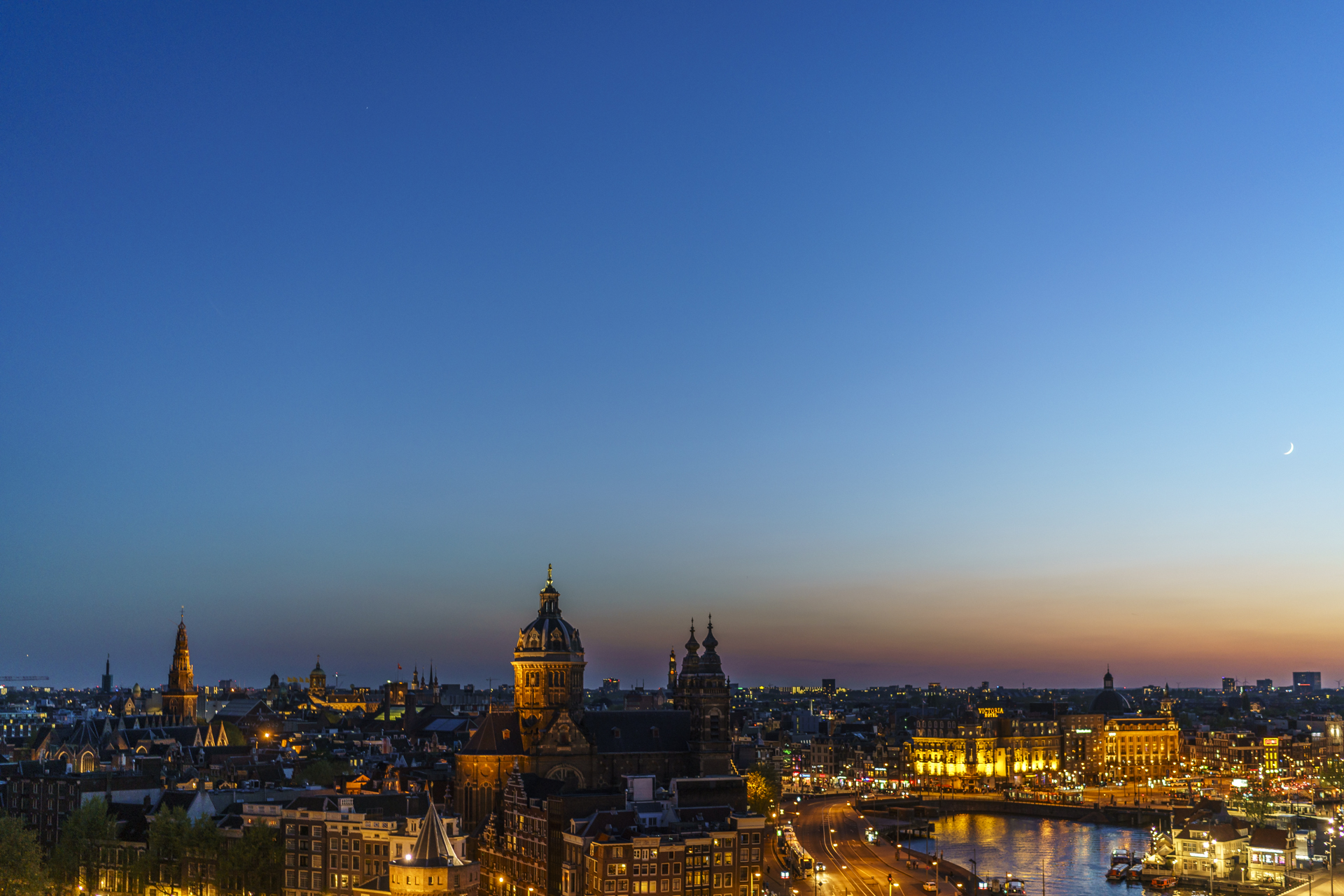 Sky-Lounge-Blue-Hour