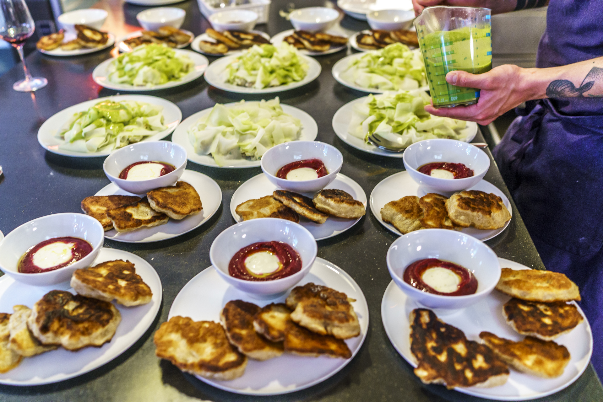 Hausgemachtes-Fladenbrot-Randen-Joghurt