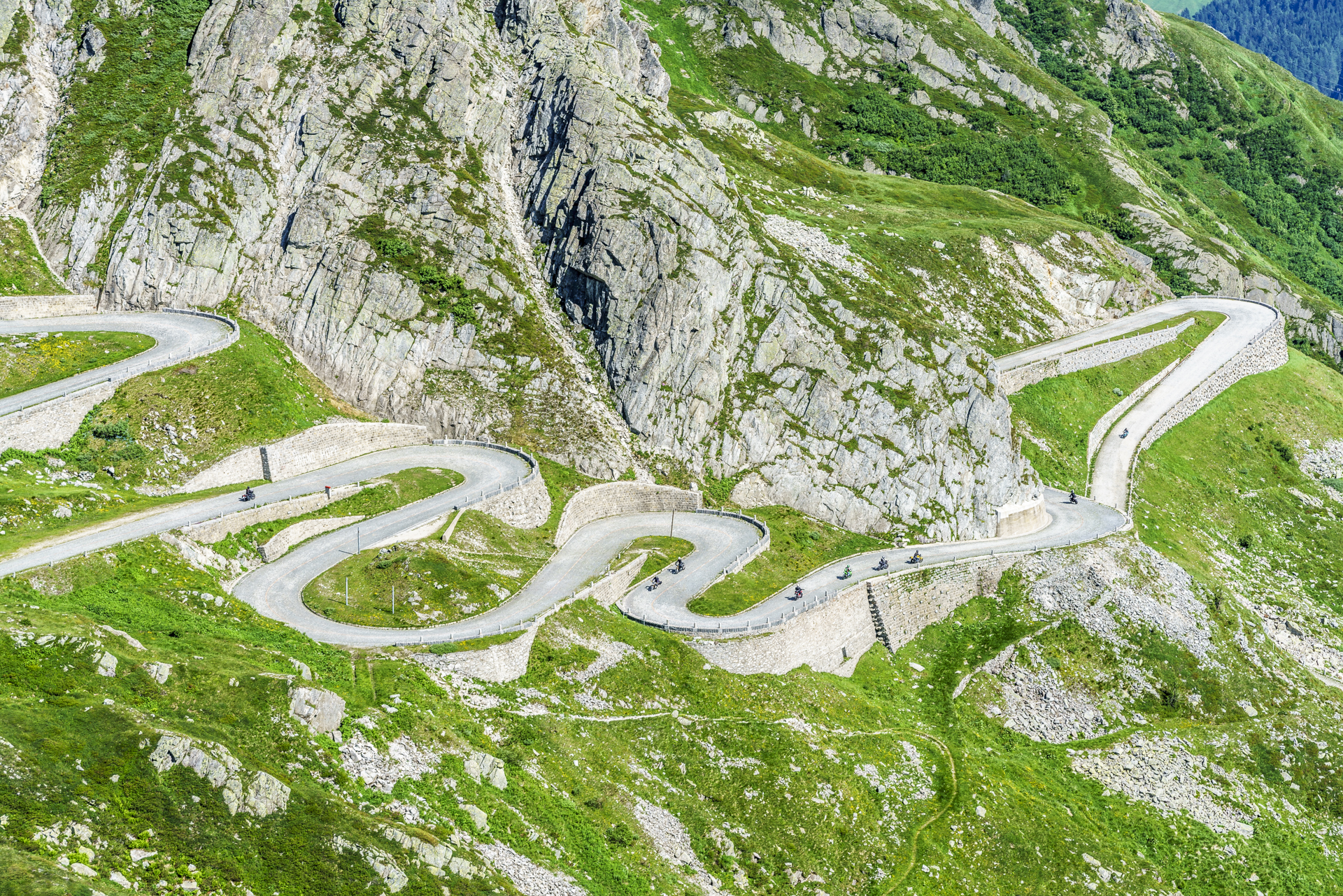 La-Tremola-Gotthard-2