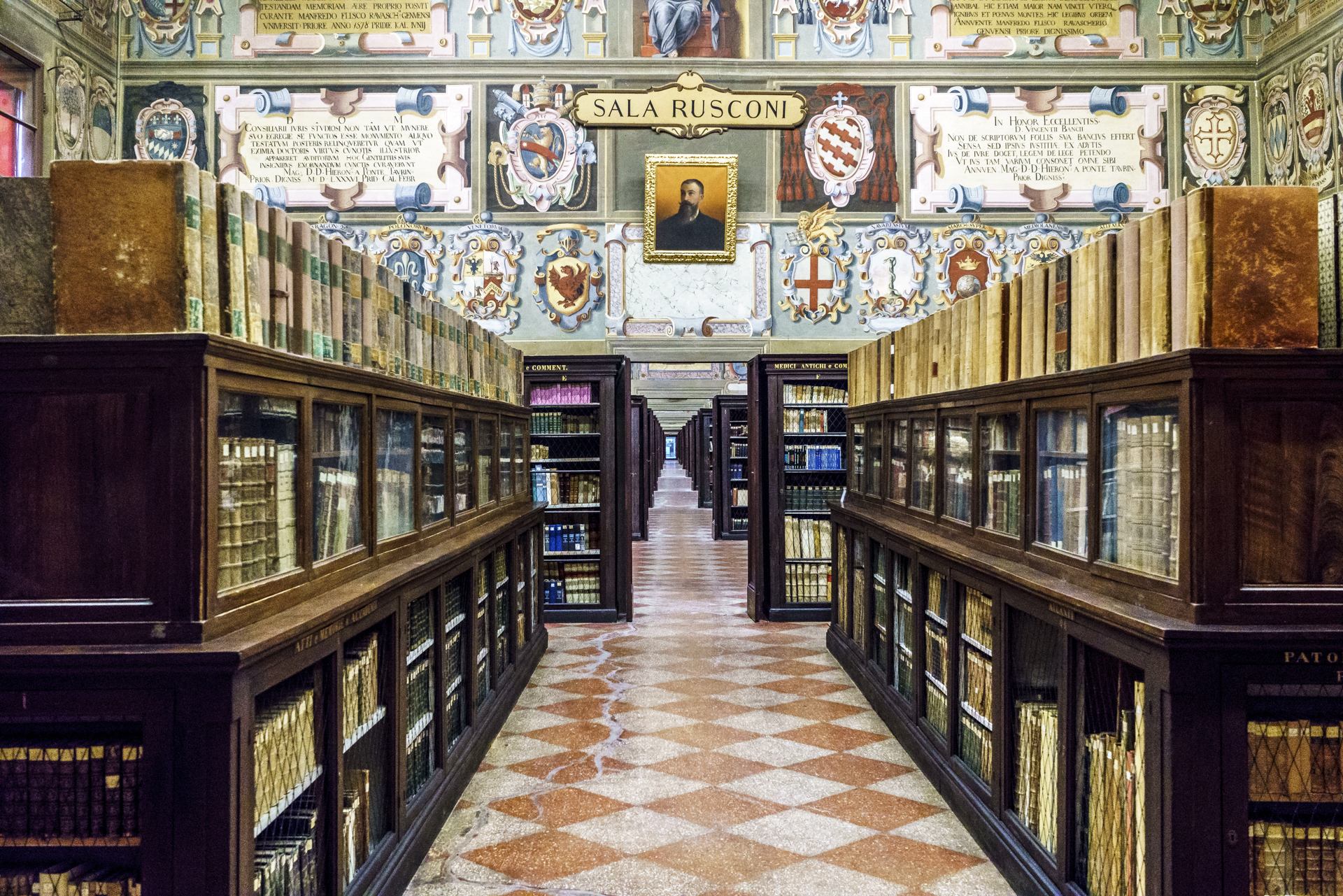 Biblioteca-dell-Archiginnasio-Buecher