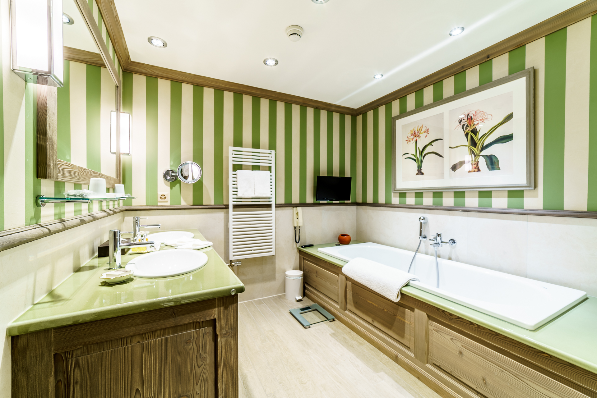 Gstaad-Palace-Junior-Suite-Badezimmer