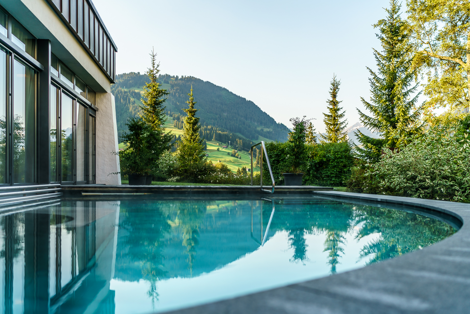 Gstaad-Palace-Spa-Outdoorpool