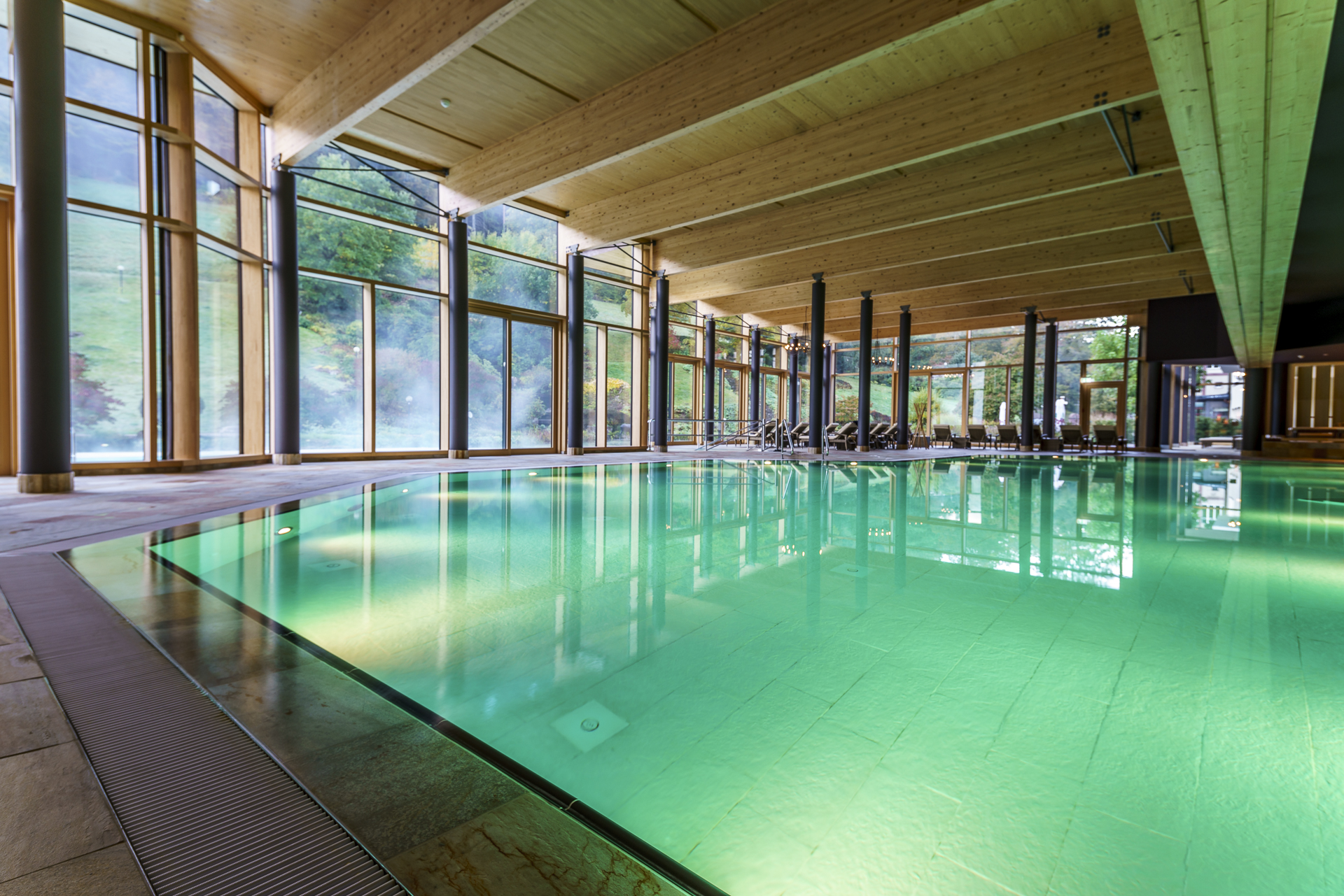 therme-pool-bad-teinach
