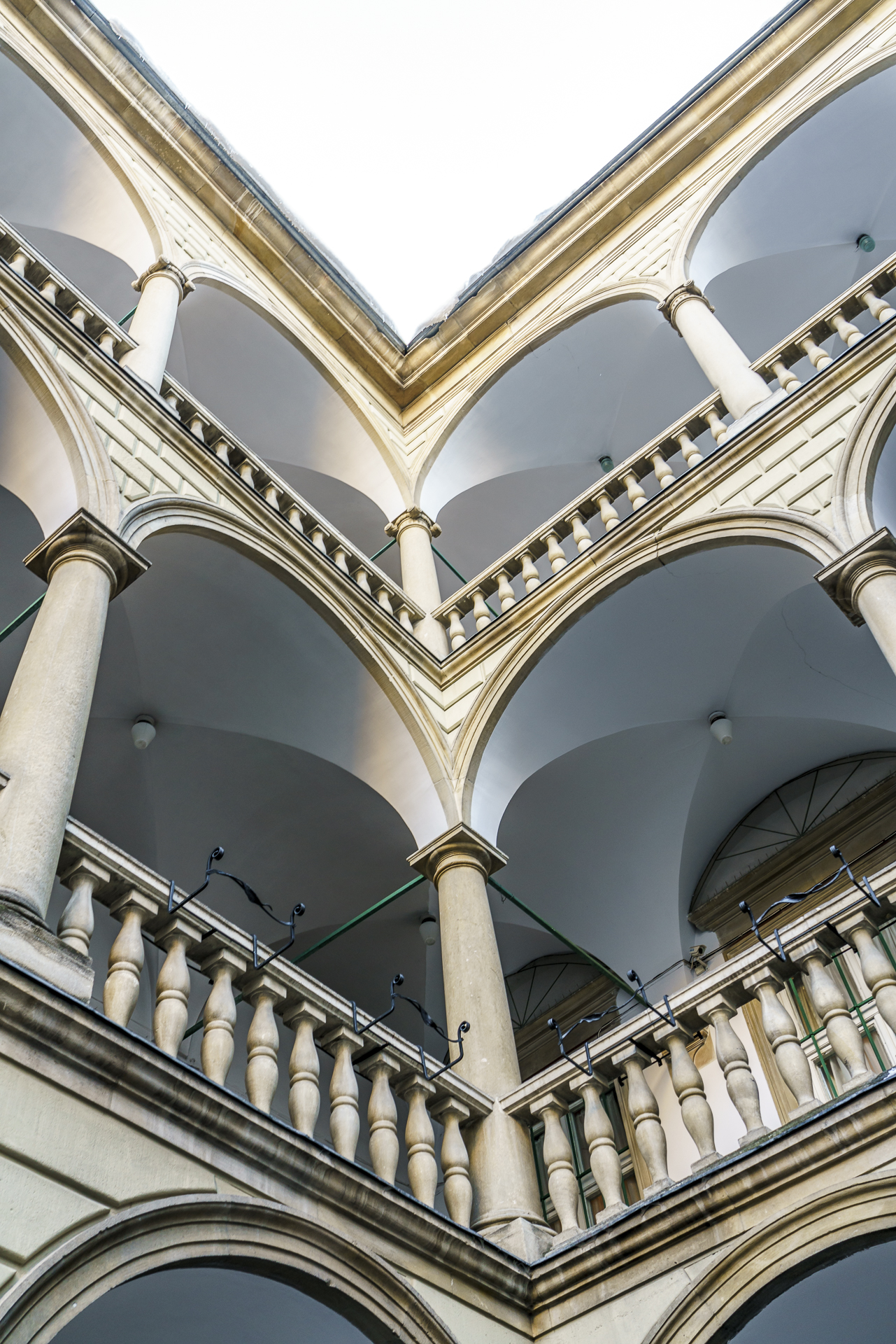 italian-courtyard-lemberg