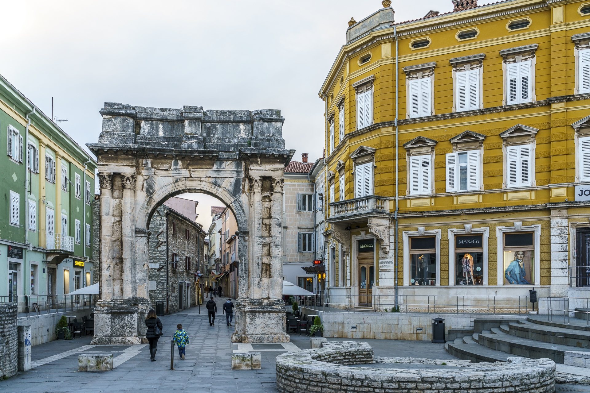 pula-triumphtor-altstadt