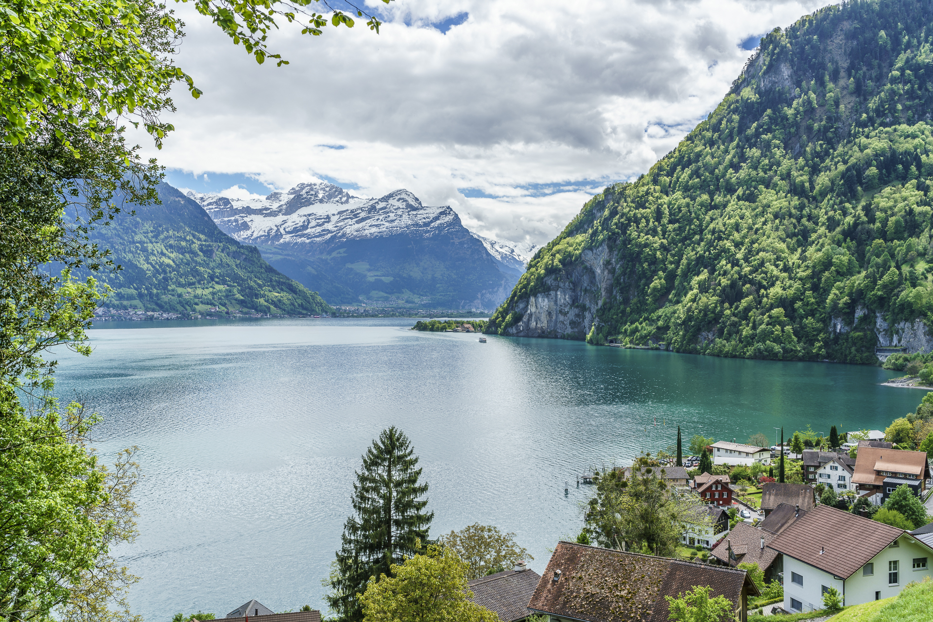 Weg der Schweiz Bauen