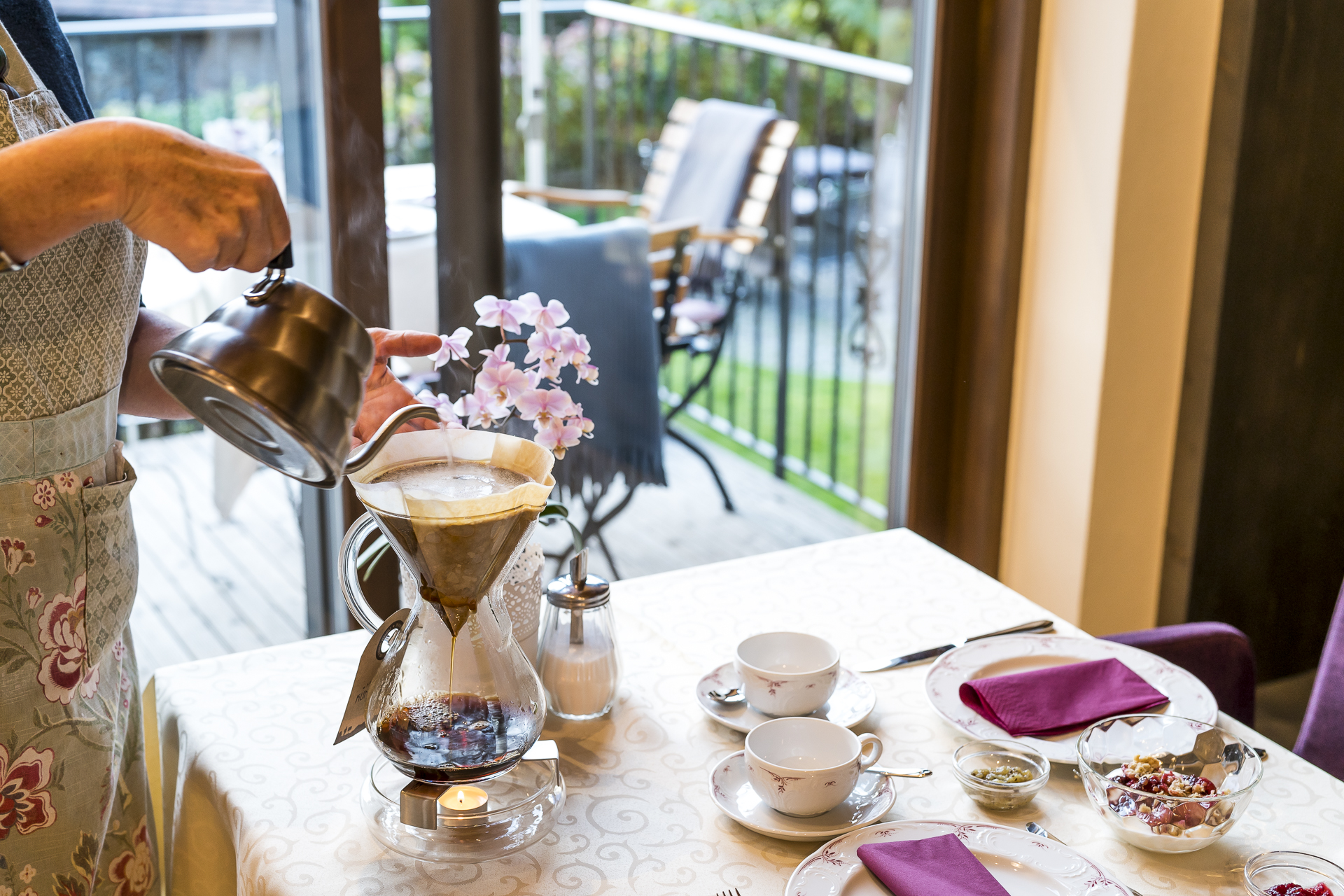 Frisch gebrühter Kaffe im Schloss Plars