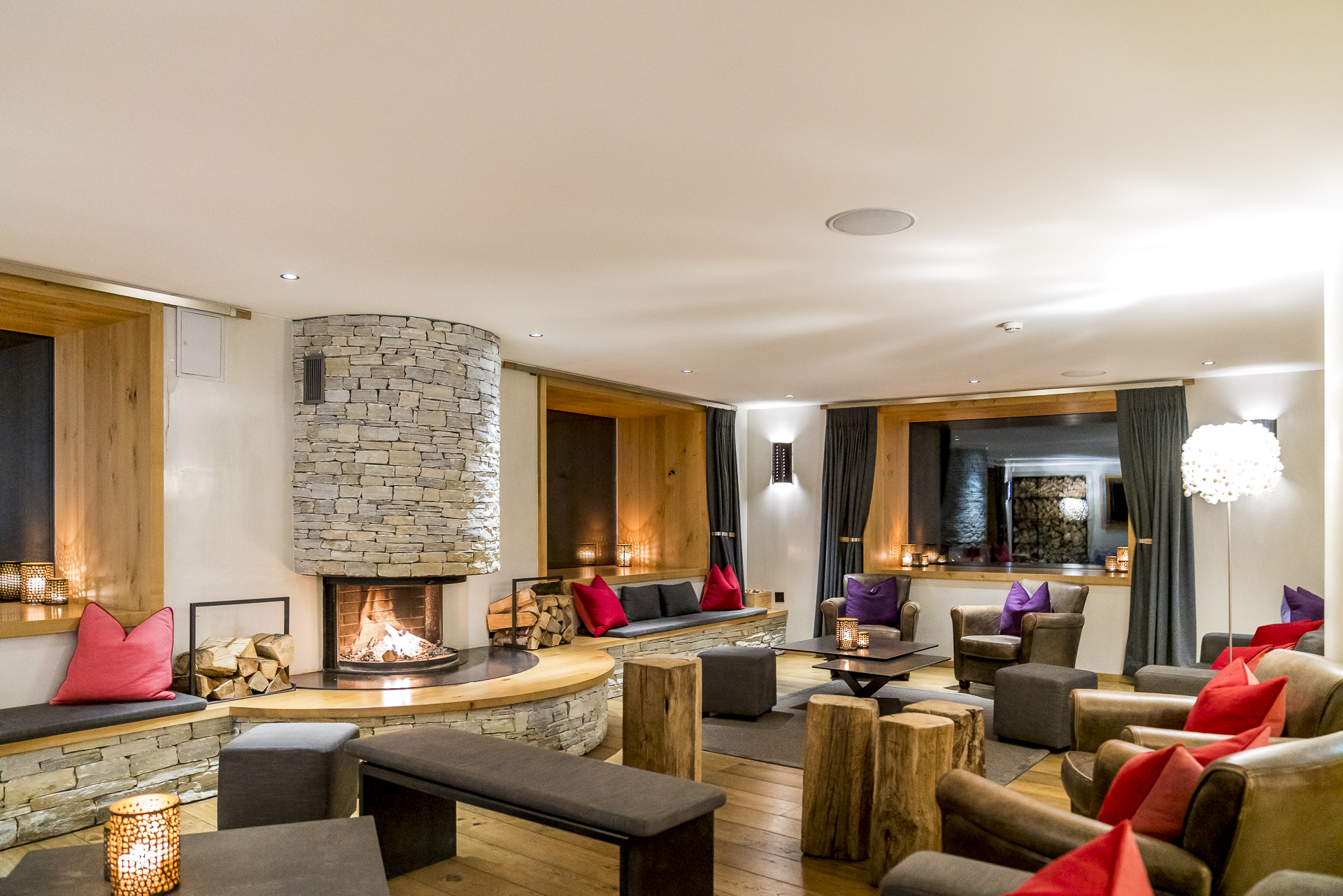 Chetzeron Crans-Montana Kaminfeuer
