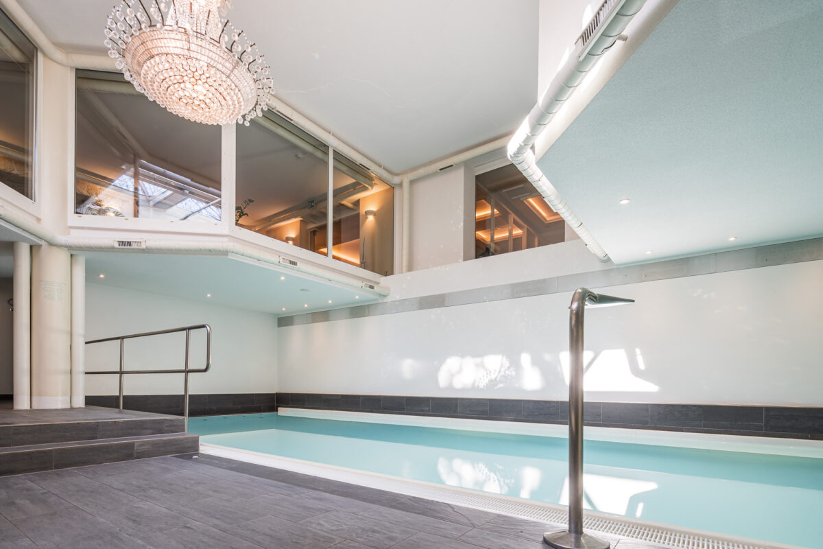 Pool im Golfhotel Saanenmöser