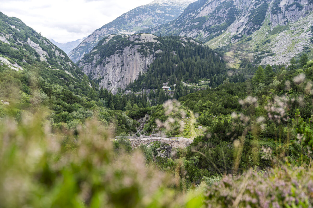historische Brücke am Grimselpass
